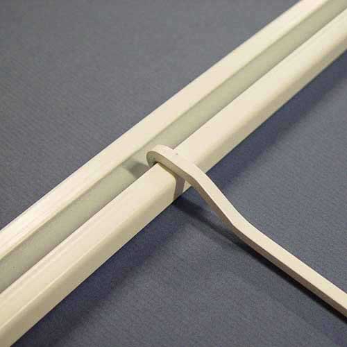 Cimaises sécurité plafond 2 m acier blanc Cimaises sécurité plafond 2 m acier blanc